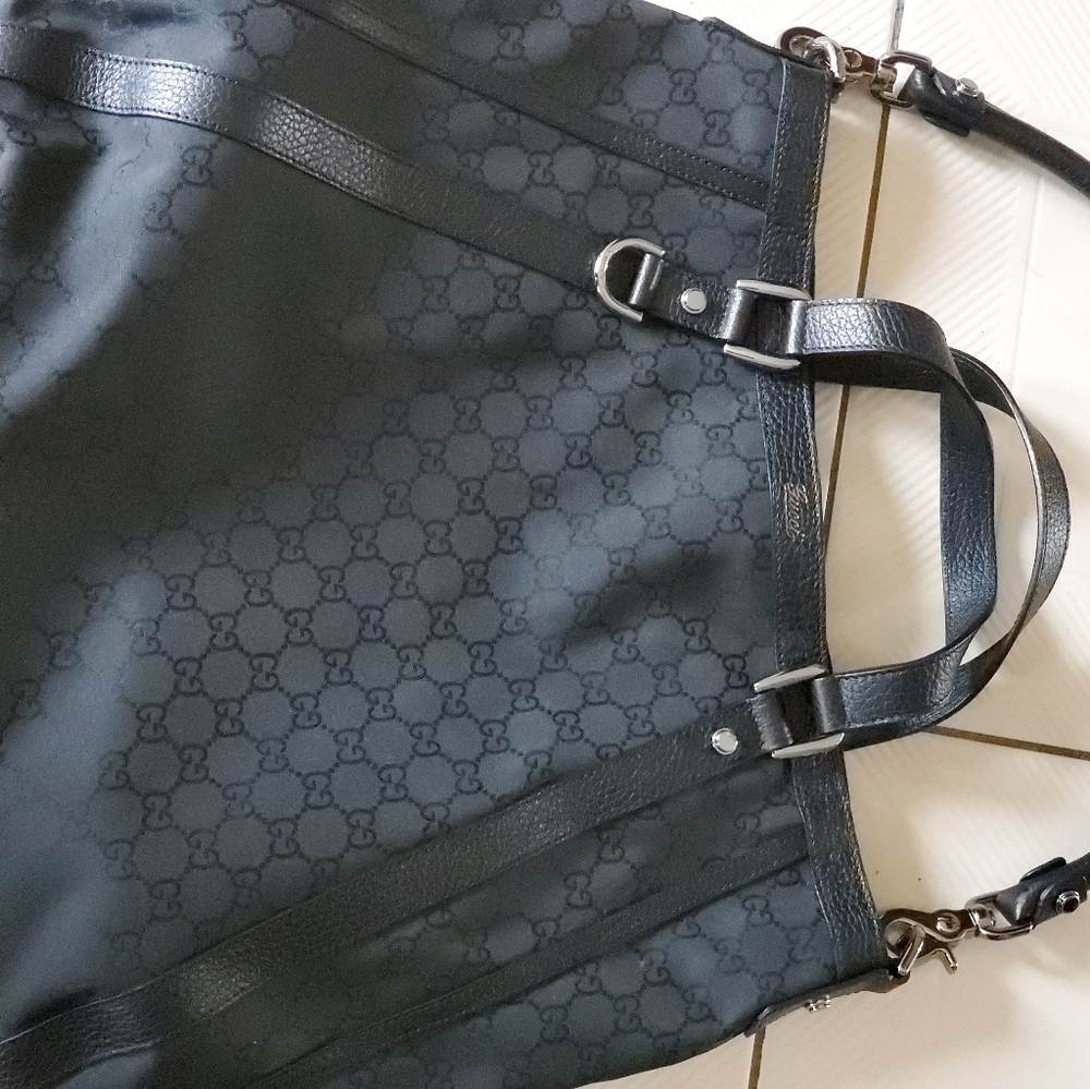 Authentic Gucci - Picture 2 of 3